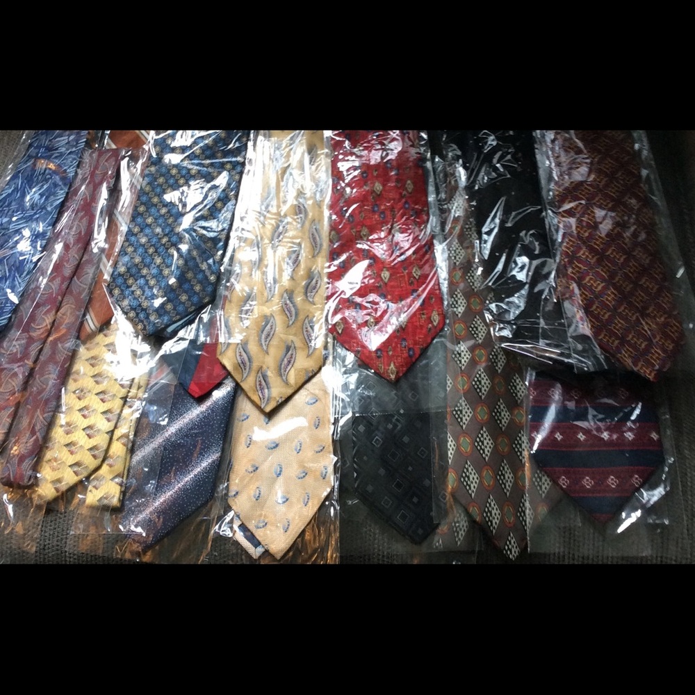 Chez Roffe men’s silk necktie - Picture 5 of 5